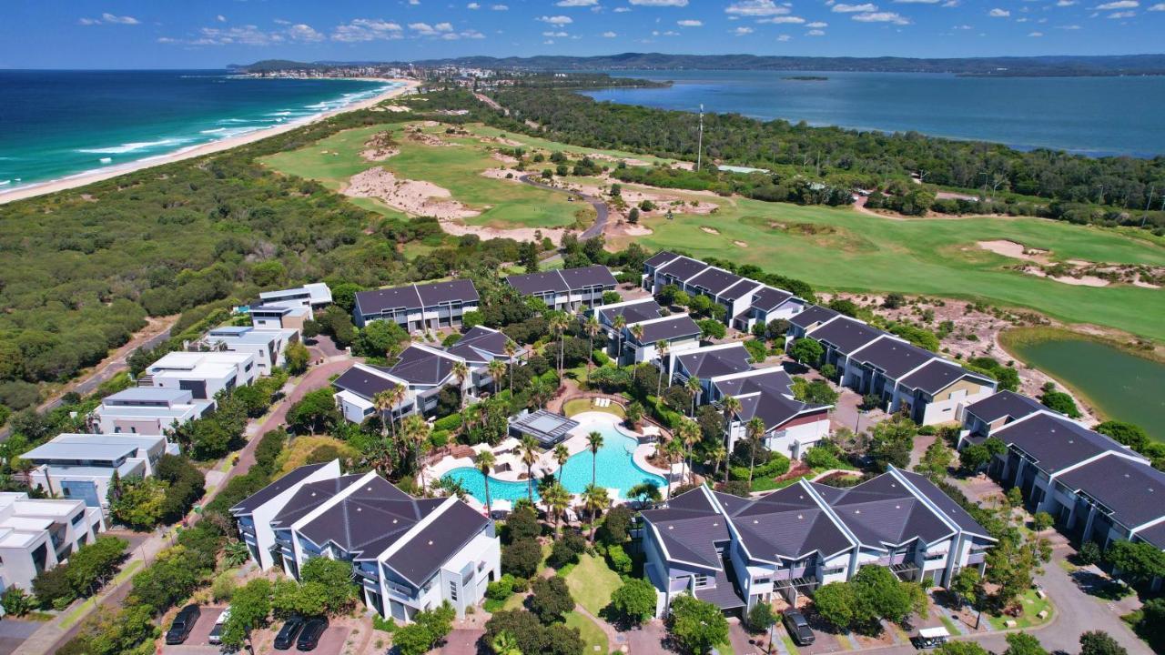 Pullman Magenta Shores Resort Entrance Exterior photo Aerial view of the golf course at the Bay Club
