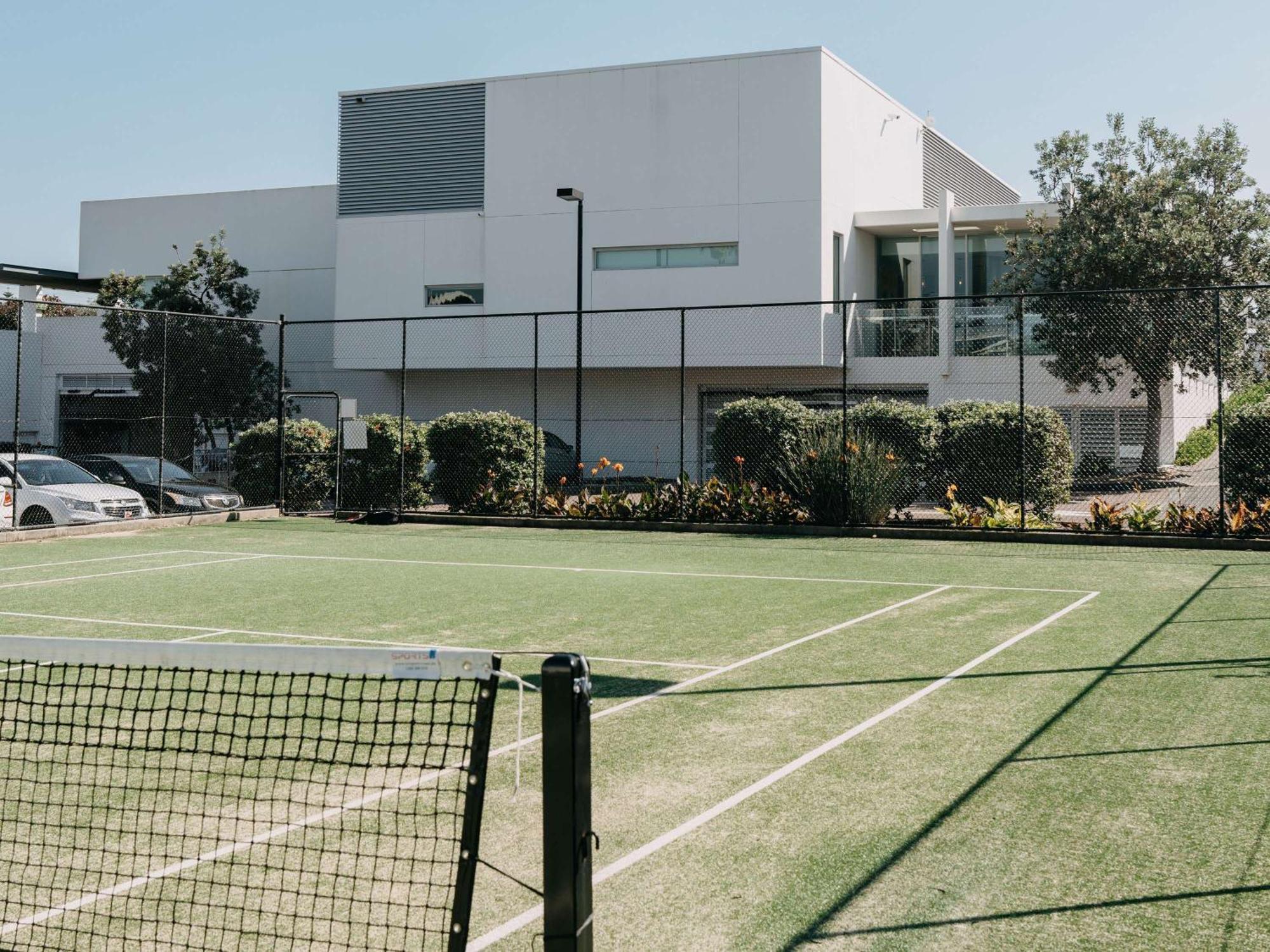 Pullman Magenta Shores Resort Entrance Exterior photo Tennis Club